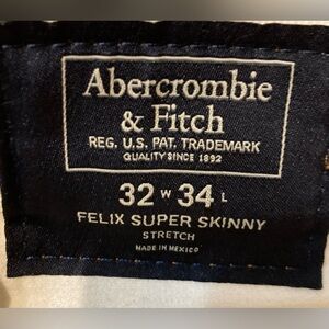Abercrombie and Fitch men’s white size 32-34 white skinny jeans